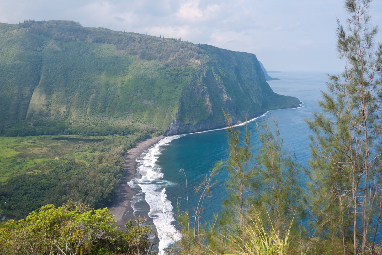 Waipiʻo Valley from the lookout